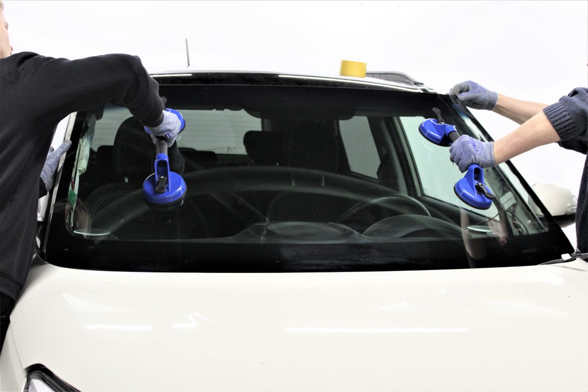 Auto glass replacement